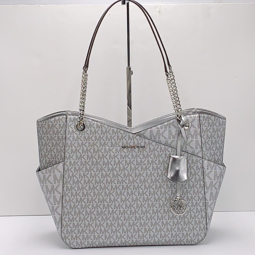Michael Kors Jet Set Travel Large Chained Tote Shoulder Bag MK
Silver
NWT - Picture 16 of 16